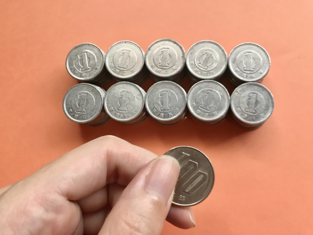 一円玉百枚と、一枚の百円玉