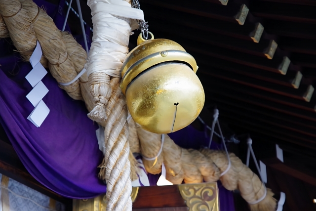 神社の鈴