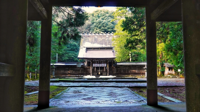 森の中の神社