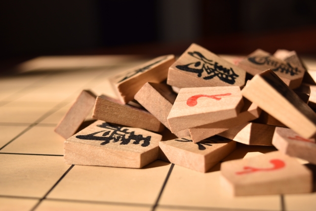 将棋盤の上に摘まれた駒